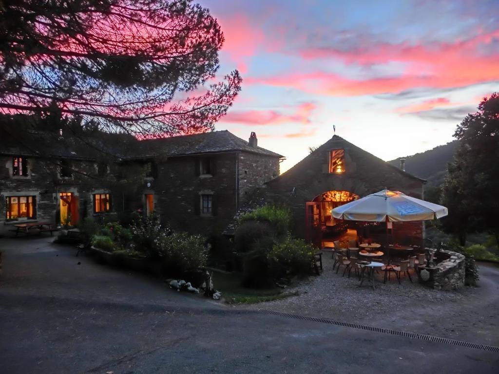 Hotel Domaine La Libaudie à La Bastide-Solages Extérieur photo
